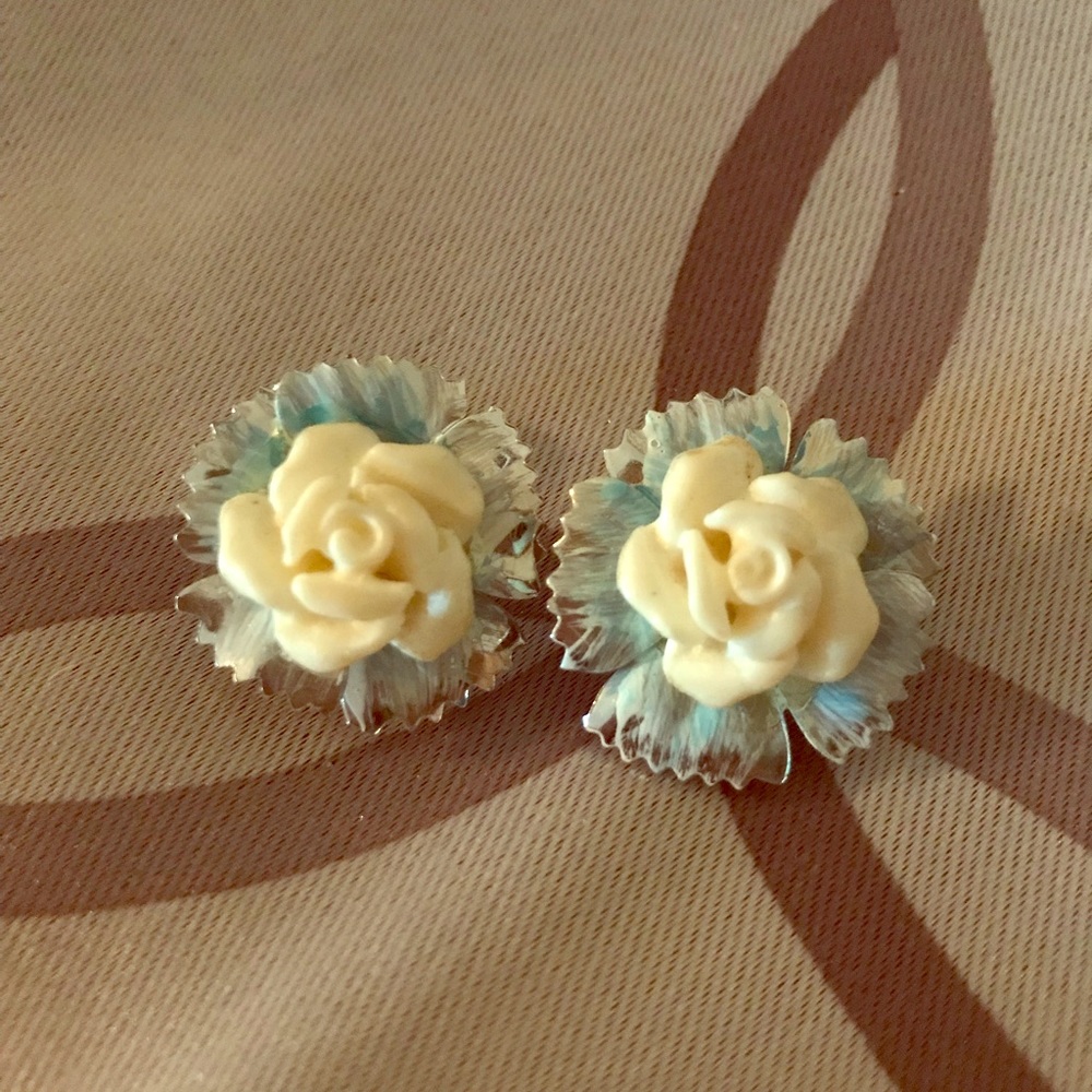 Vtg lightweight Coro Flower Clips